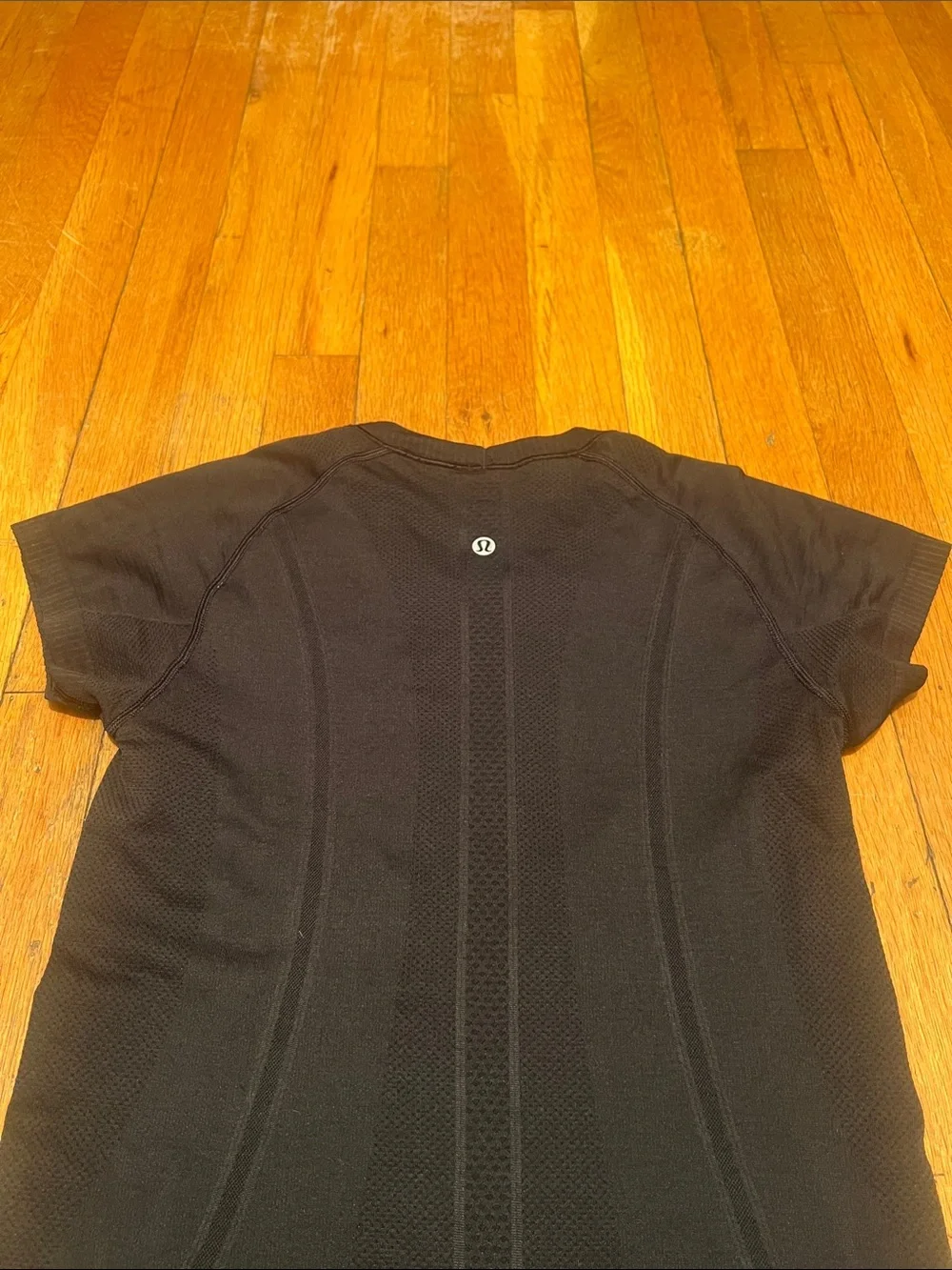 Lululemon Swiftly Tech Short Sleeve Crew Tee in Black, Women’s size 6